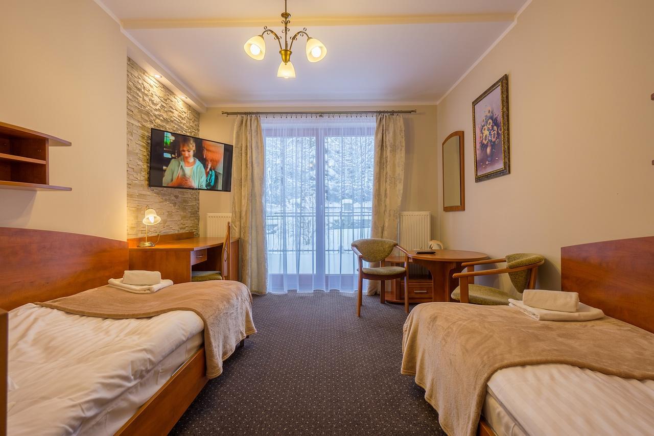 Hotel Diament ชกลาร์สกา ปอเรมบา ภายนอก รูปภาพ